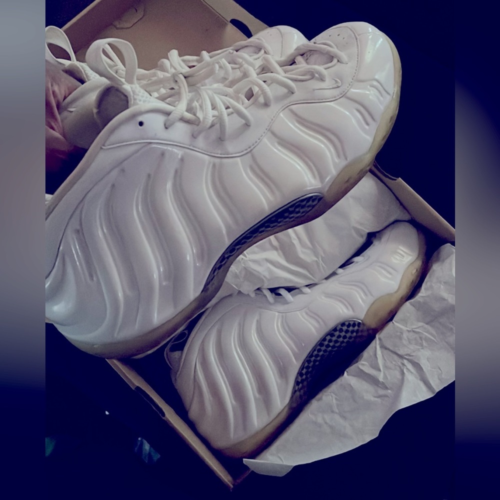 2013 Nike Foamposite one “white out” I am